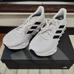 🔵新品、アデダス👞スニカー🔴27/５センチ。