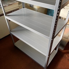 【値下げしました‼️】業務用大型スチールラック（幅87㎝）の画像