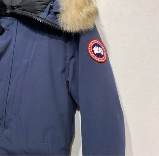 【ジモティー割】canada goose ネイビー ファー付きダウンジャケット