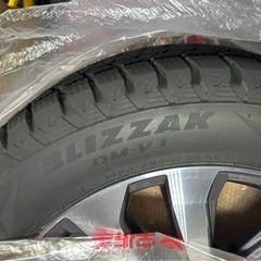 ランドクルーザー　200 ZX  スタッドレスの画像