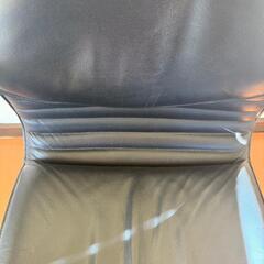 レザーチェアの画像