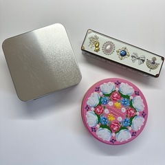 お菓子の空き缶
