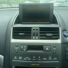 メーカー	レクサス	年式	2010年 車種	ＨＳ グレード	ＨＳ２５０ｈ　バージョンＩ グレード付加情報	ステアリングＳＷ／クルコン／純正マルチ／フロントカメラ／バックカメラ／ＥＴＣ／ＬＥＤヘッドライト／パンチングレザーシート／前席シートメモリー付きパワーシート／ウッドコンビハンドル／前席シートクーラーの画像