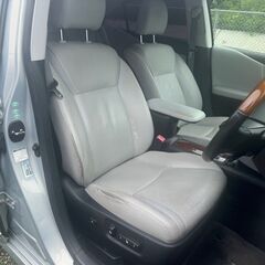 メーカー	レクサス	年式	2010年 車種	ＨＳ グレード	ＨＳ２５０ｈ　バージョンＩ グレード付加情報	ステアリングＳＷ／クルコン／純正マルチ／フロントカメラ／バックカメラ／ＥＴＣ／ＬＥＤヘッドライト／パンチングレザーシート／前席シートメモリー付きパワーシート／ウッドコンビハンドル／前席シートクーラーの画像