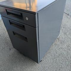 三段キャビネット　（スチール製　中古品）