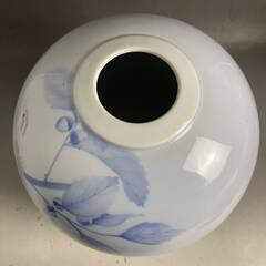 🔷🔶🔷BF18/39　深川製磁 深川製 官窯染付 有田焼 宮内庁御用達 花鳥 花瓶 壺 高25cm インテリア 置物 壺 陶器 陶磁器 焼き物 陶芸 工芸品🔷🔶🔷の画像