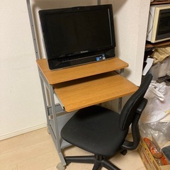 一体型パソコンとデスク、チェアー3点セット