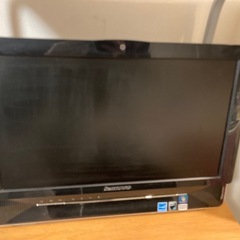 一体型パソコンとデスク、チェアー3点セットの画像