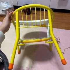 アンパンマンテーブル付き椅子の画像