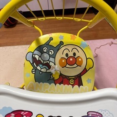 アンパンマンテーブル付き椅子の画像
