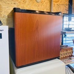 【武蔵小山店】 冷凍庫 小型 家庭用 スリム 32L 小型冷凍庫...