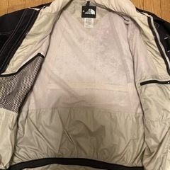 【終了しました】THE NORTH FACE（ノースフェイス）のナイロンジャケット（黒）の画像