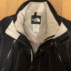 【終了しました】THE NORTH FACE（ノースフェイス）のナイロンジャケット（黒）の画像