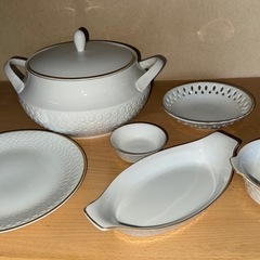 ホワイトシャルマン食器セットの画像