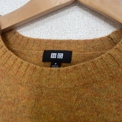 UNIQLO マスタード色 クルーネックセーター Mの画像