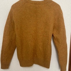 UNIQLO マスタード色 クルーネックセーター Mの画像