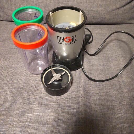 ジューサー、ミキサー magic BULLET