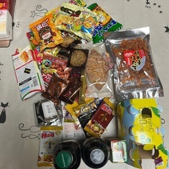 お菓子、ジュース　賞味期限近いものもあります。