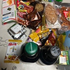 お菓子、ジュース　賞味期限近いものもあります。の画像