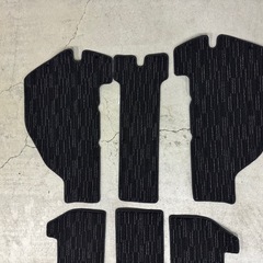 アルファード40系フロアマット　ボルトステップレスの画像