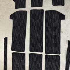 アルファード40系フロアマット　ボルトステップレスの画像