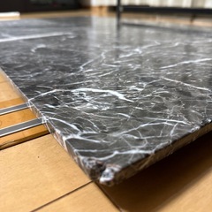 大理石ローテーブルの画像