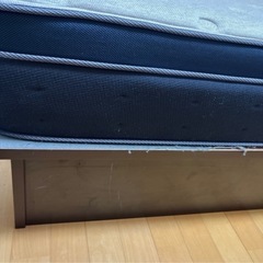 (取引者確定)ベッド　Queenサイズの画像