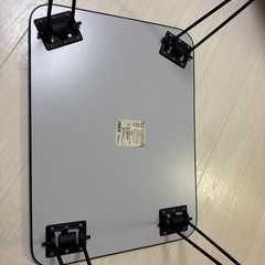 折りたたみテーブルの画像