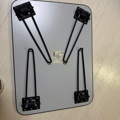 折りたたみテーブルの画像
