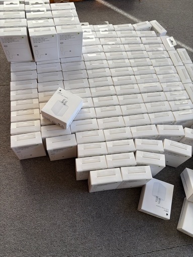純正Appleアダプター – 在庫300個！