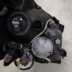 ☆ノア DBA-ZRR70W 左ヘッドライト ヘッドランプです。の画像