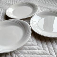白食器皿の画像