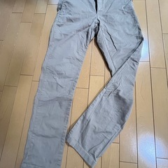 〔1/31お値下げしました〕UNIQLO メンズ　ベージュ チノ...