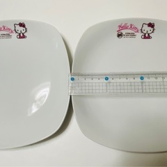 非売品　ハローキティ　プレート　2点