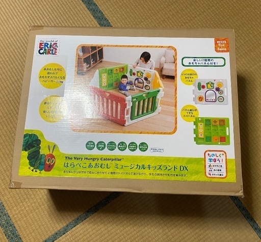 美品　ベビーサークル　ベビーゲート　日本育児 はらぺこあおむしミュージカルキッズランドDX Ⅱ 赤 白 緑 黄