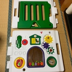 美品　ベビーサークル　ベビーゲート　日本育児 はらぺこあおむしミュージカルキッズランドDX Ⅱ 赤 白 緑 黄の画像
