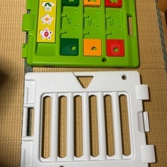美品　ベビーサークル　ベビーゲート　日本育児 はらぺこあおむしミュージカルキッズランドDX Ⅱ 赤 白 緑 黄の画像