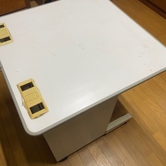 パソコンデスクの画像