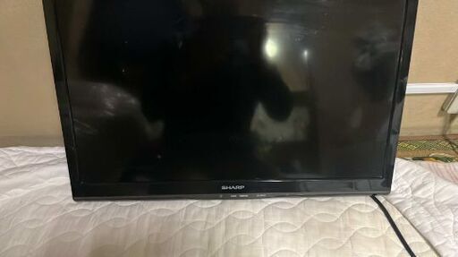 液晶テレビ Sharp Aquos TV with remote