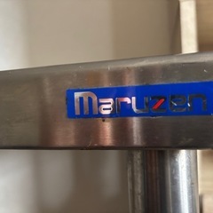 業務用テーブルの画像