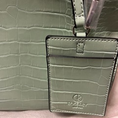 ミントグリーンハンドバッグの画像