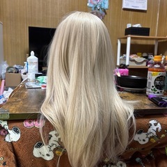 金髪ロングウイッグの画像