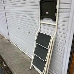 折りたたみ式　脚立　作業物置付きの画像