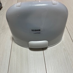 TOSHIBA スチームアイロンとアイロン台の画像