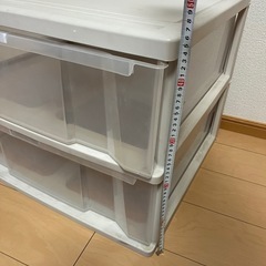 プラスチック洋服収納の画像