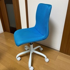 カラフルチェアの画像