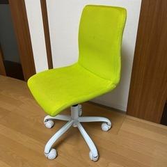 カラフルチェアの画像