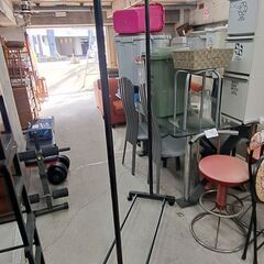 リサイクルショップどりーむ天保山店　No15827　ハンガーラック　大きめ　写真参照　激安商品の画像