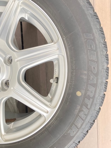 スタッドレスタイヤ　アルミホイールセット　ブリヂストン　VOXY ノア ミニバン　195/65/R15