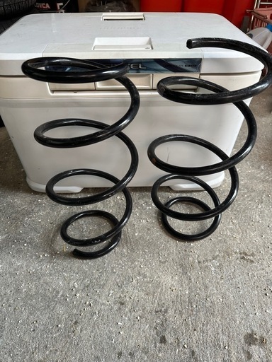 トヨタノアNOAH80の純正サスペンションストラット バネ一台分 トヨタノアNOAH80の純正サスペンションストラット バネ一台分